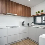 Host Wise - Bright Spacious House Swimming Pool