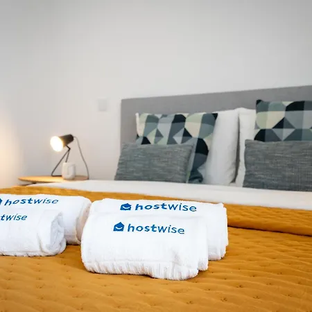 Host Wise - Bright Spacious House Swimming Pool Feriehus *