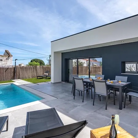 Host Wise - Bright Spacious House Swimming Pool Σπίτι διακοπών