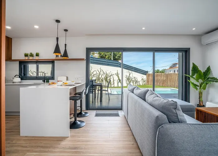 Host Wise - Bright Spacious House Swimming Pool Feriehus *