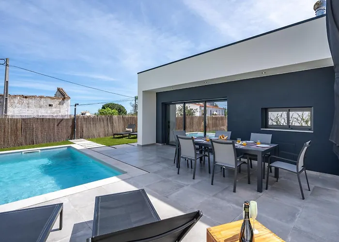 Host Wise - Bright Spacious House Swimming Pool Feriehus