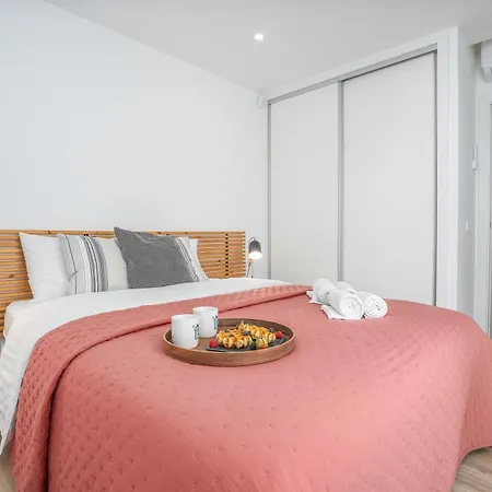 Ferienhaus Host Wise - Bright Spacious House Swimming Pool *