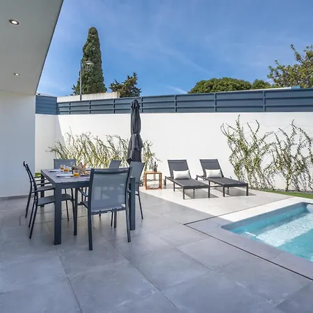 Host Wise - Bright Spacious House Swimming Pool Ferienhaus