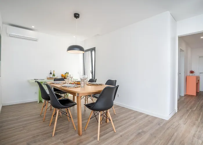 Host Wise - Bright Spacious House Swimming Pool * Porches