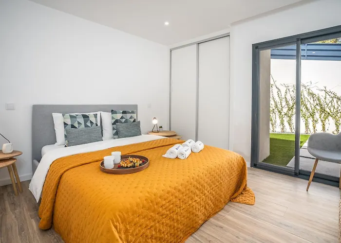 Nyaraló Host Wise - Bright Spacious House Swimming Pool Porches