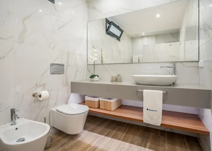 Nyaraló Host Wise - Bright Spacious House Swimming Pool