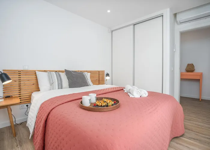 Nyaraló Host Wise - Bright Spacious House Swimming Pool *