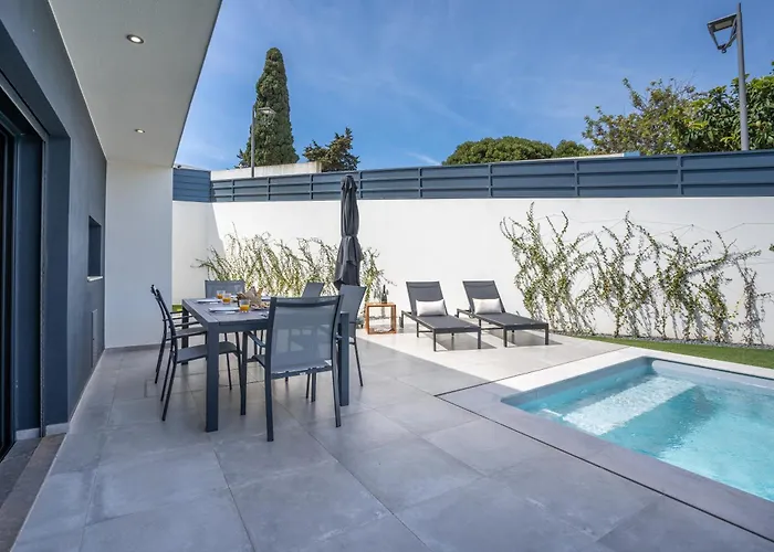 Host Wise - Bright Spacious House Swimming Pool Nyaraló