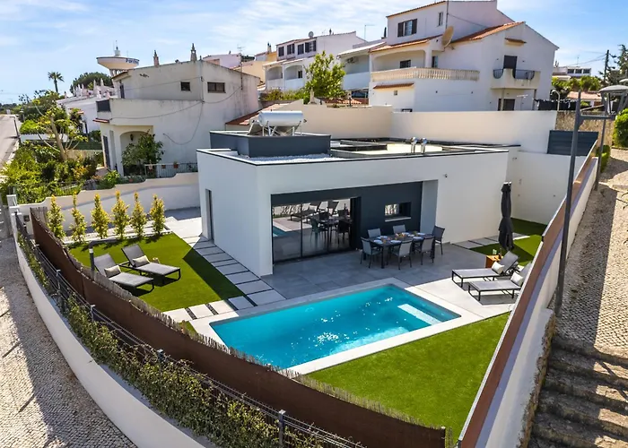 Nyaraló Host Wise - Bright Spacious House Swimming Pool *