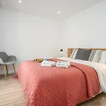 Host Wise - Bright Spacious House Swimming Pool *