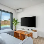 Host Wise - Bright Spacious House Swimming Pool * 珀彻斯